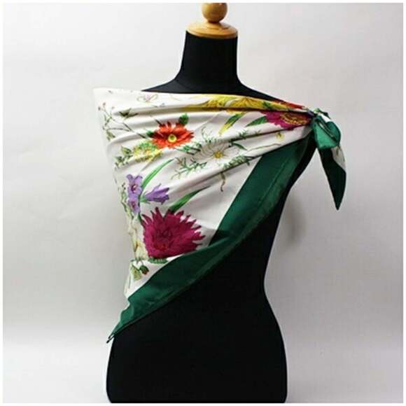 Gucci Floral Scarf/Muffler in White/Green/Red for Women
